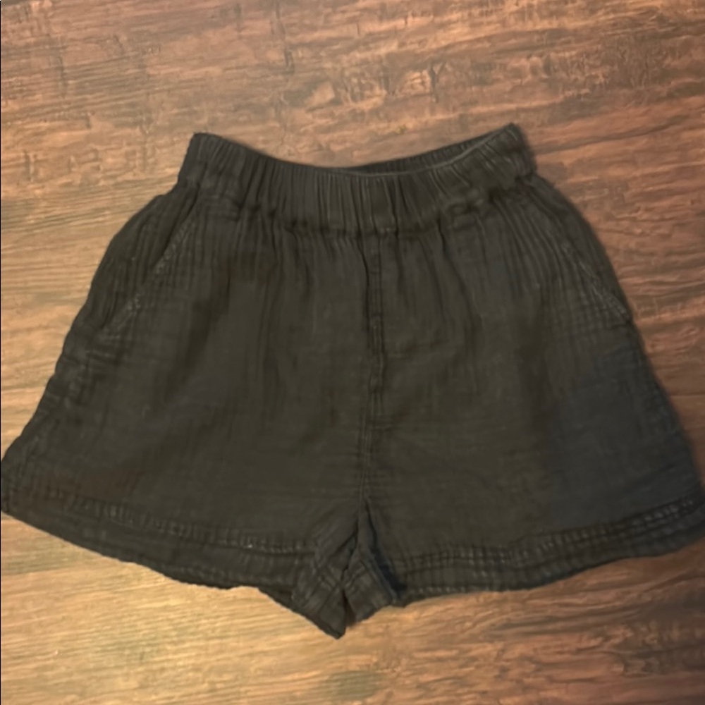 Z SUPPLY Black weathered-look shorts.